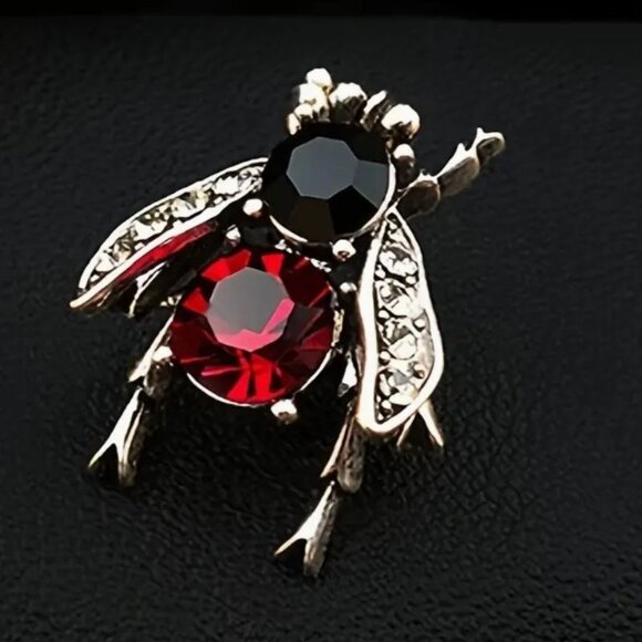 Lapel Pin Silver Tone Fly with Red & Black Glass Clear Crystals Silver Tone - Picture 1 of 2